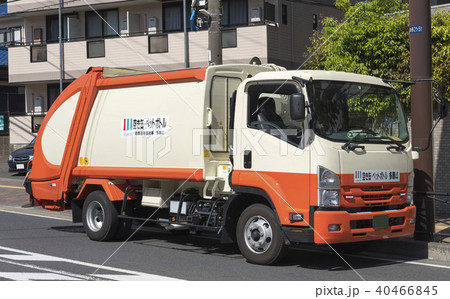 空き缶・ペットボトルを回収するごみ収集車(神奈川県川崎市) 空き缶・ペットボトルを回収するごみ収集車(神奈川県川崎市) 40466845