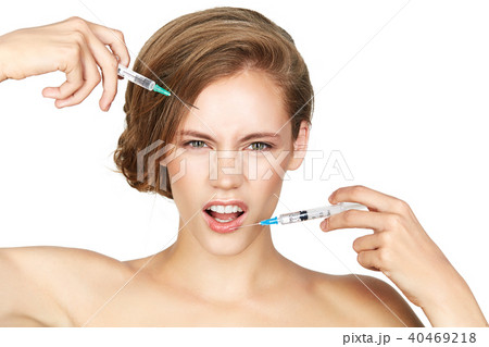 girl getting beauty injection girl getting beauty injection 40469218