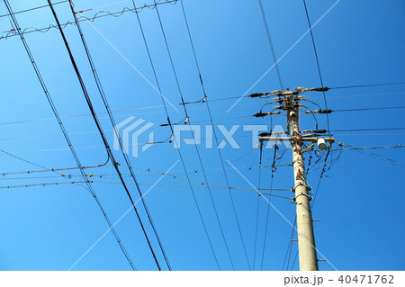 電線と電柱 電線と電柱 40471762