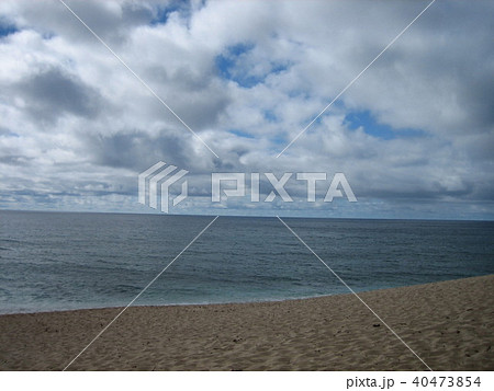 ハワイ　ビーチと曇り空 40473854