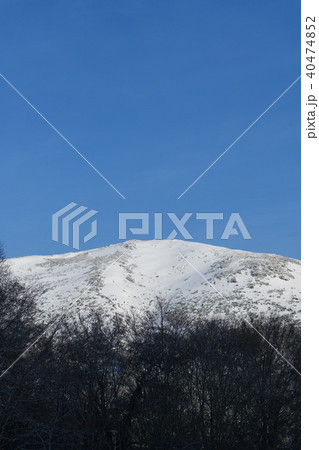 鳩待峠から見た雪化粧した朝の至仏山 鳩待峠から見た雪化粧した朝の至仏山 40474852