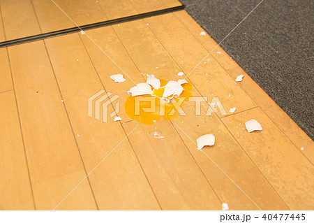 割れた卵 40477445