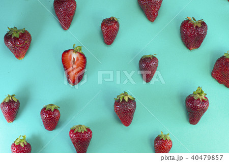 Strawberry Contagious Blues 40479857