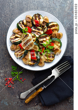 Salad with grilled vegetables and mushrooms Salad with grilled vegetables and mushrooms 40480469