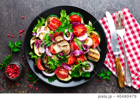Salad with grilled vegetables and mushrooms 40480479