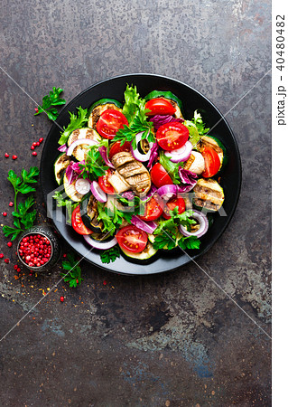 Salad with grilled vegetables and mushrooms 40480482