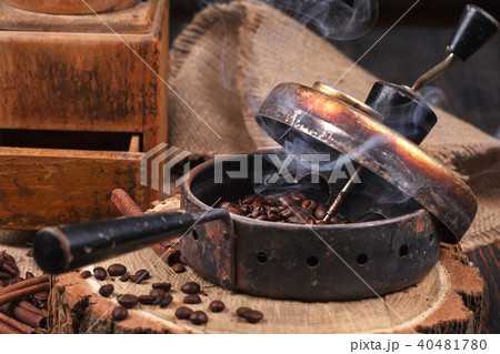 The device for roasting coffee beans, an old hand grinder. 40481780