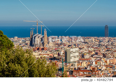 Barcelona cityscape overlook 40482794