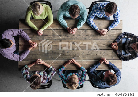 People sitting around table People sitting around table 40485261