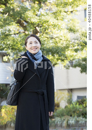 中高年女性・屋外 中高年女性・屋外 40488158