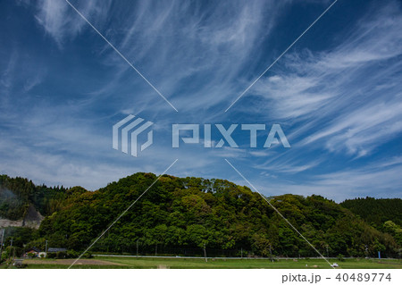 春の空と雲の風景 春の空と雲の風景 40489774