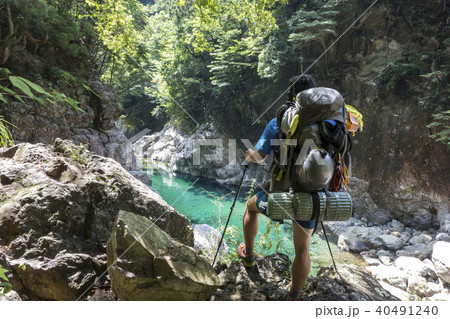 大杉谷をトレッキングする登山者 40491240