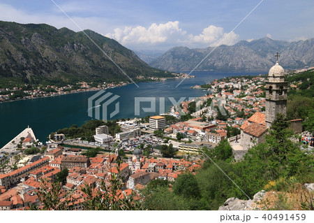 モンテネグロ　要塞に囲まれた中世海洋都市コトル 40491459