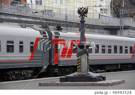 ウラジオストク駅に到着したロシア号とキロポスト ウラジオストク駅に到着したロシア号とキロポスト 40493528