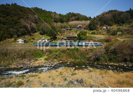 土讃線の特急列車と川 40496868