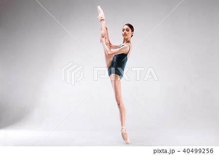 Slim beautiful ballerina on white backgorund 40499256