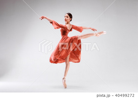 Slim beautiful ballerina on white backgorund 40499272