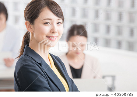 笑顔のビジネスウーマン 日本人女性 笑顔のビジネスウーマン 日本人女性 40500738