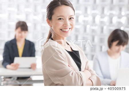 笑顔のビジネスウーマン 日本人女性の写真素材