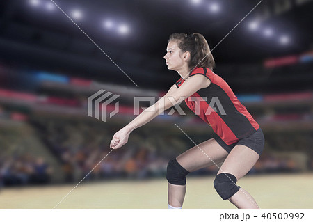 Female professional volleyball player on volleyball court 40500992