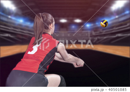 Female professional volleyball player on volleyball court 40501085