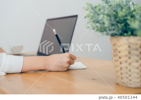 Asian business woman working in her home office. 40501144