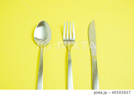 ナイフとフォークとスプーン　レストラン、食事、食卓、フードコートなどのイメージ 40503937