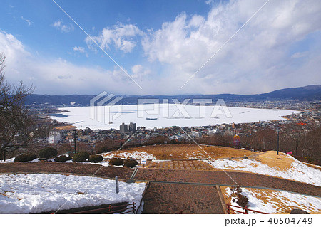 【長野県・観光名所】御神渡り・全面結氷の諏訪湖 40504749