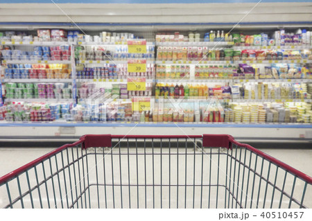 Supermarket aisle with empty shopping cart Supermarket aisle with empty shopping cart 40510457