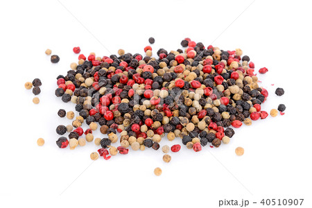 peppercorns isolated on white background 40510907