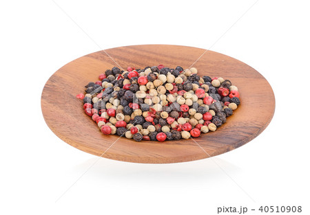 peppercorns on wooden plate peppercorns on wooden plate 40510908
