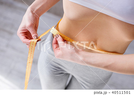 Close up of a female waist 40511501