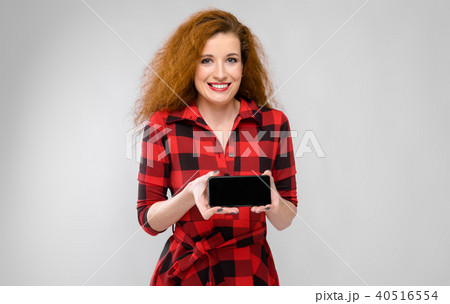 Young woman with telephone 40516554