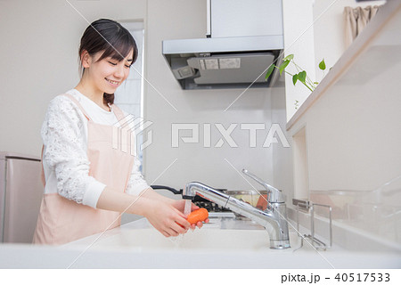 料理をする女の子 40517533