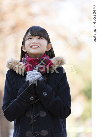 手袋をした女子校生の写真素材