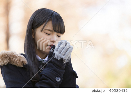 手袋をした女子校生の写真素材