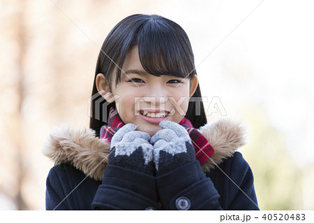 手袋をした女子校生の写真素材 4054