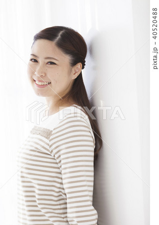 笑顔の日本人女性の写真素材 4054