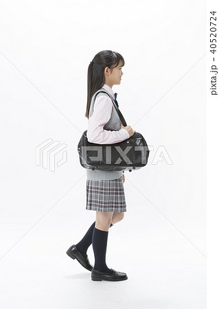 歩く女子校生の写真素材