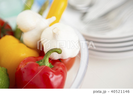 ボウルに入った野菜 ボウルに入った野菜 40521146