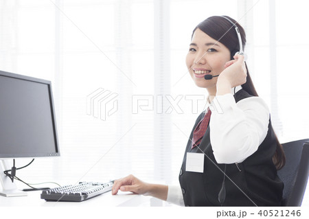 笑顔の女性オペレーター 笑顔の女性オペレーター 40521246