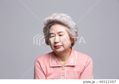 高齢者 老人 女性 40522307