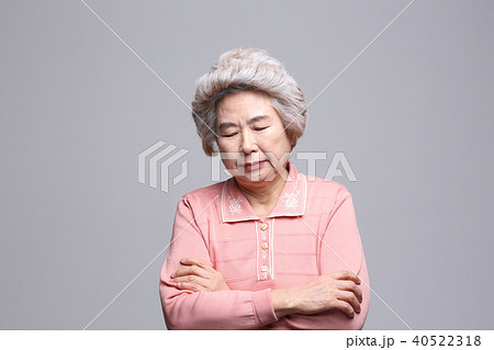 高齢者 老人 女性 40522318