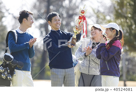 ゴルフをする男女 ゴルフコンペ ゴルフをする男女 ゴルフコンペ 40524081