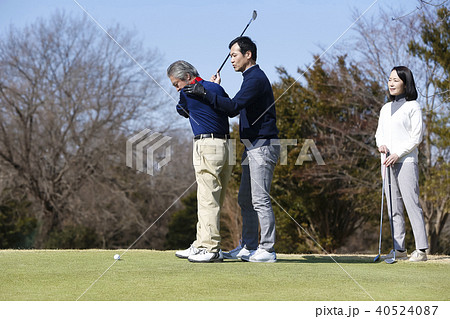 ゴルフレッスンを受ける人 ゴルフレッスンを受ける人 40524087