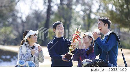 ゴルフをする男女 ゴルフコンペ ゴルフをする男女 ゴルフコンペ 40524109