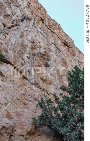 Male climber hanging by a cliff 40527769