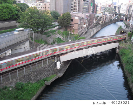 お茶の水聖橋から見える電車 お茶の水聖橋から見える電車 40528021