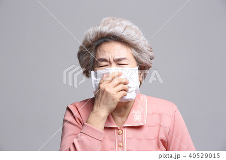 高齢者 老人 女性 40529015