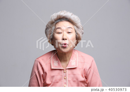 高齢者 老人 女性 40530973